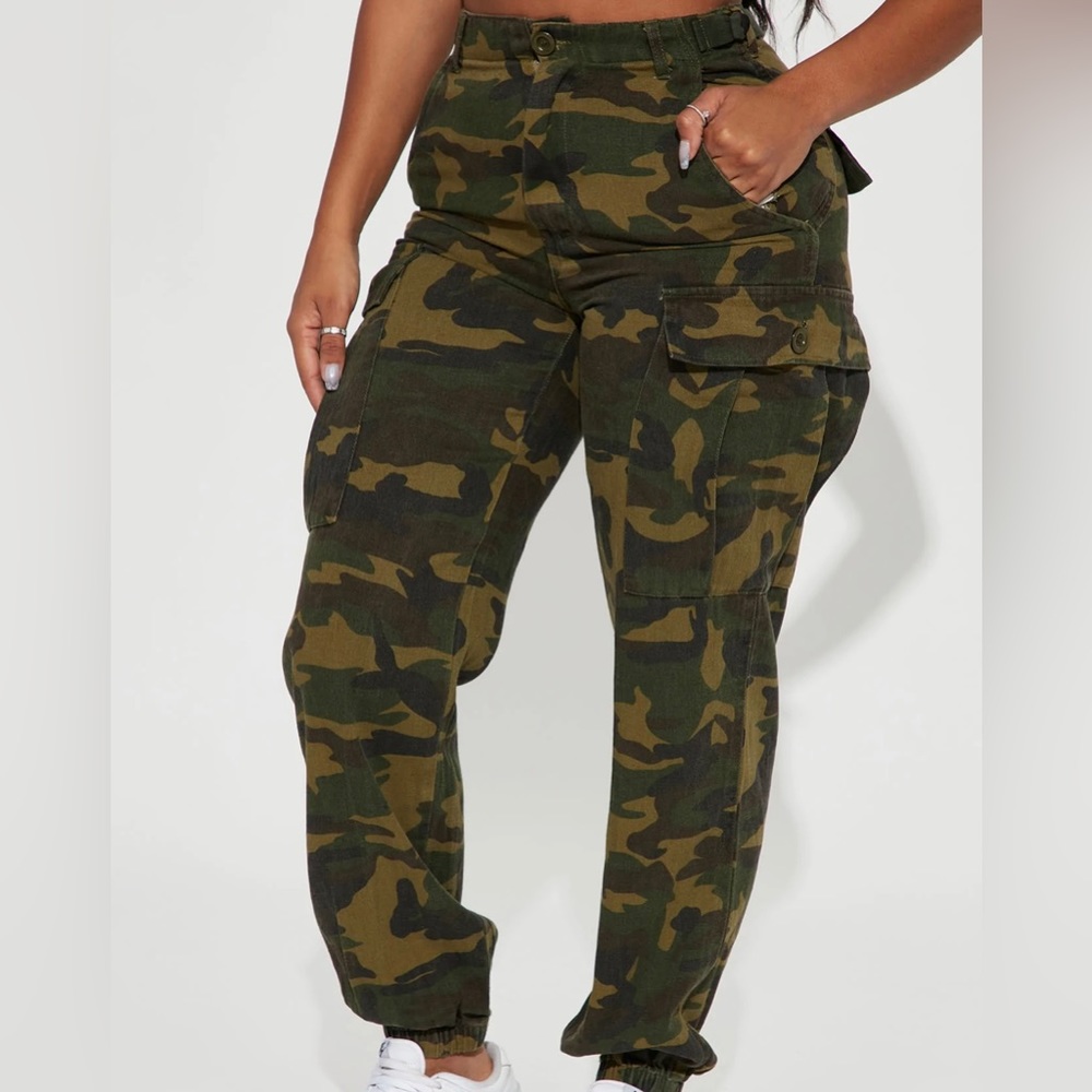 NWT Fashion Nova oversized camo pants with adjustable waist size XL